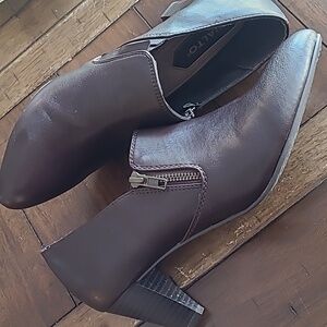 Rialto Sarina brown heeled booties size 10M